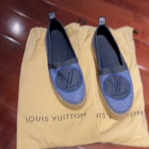 Like new never worn elevated flats